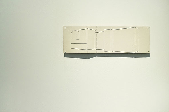 Etude n°3, 2023, dessin tissé,  l blanc sur carton, 15 x 35 cm.